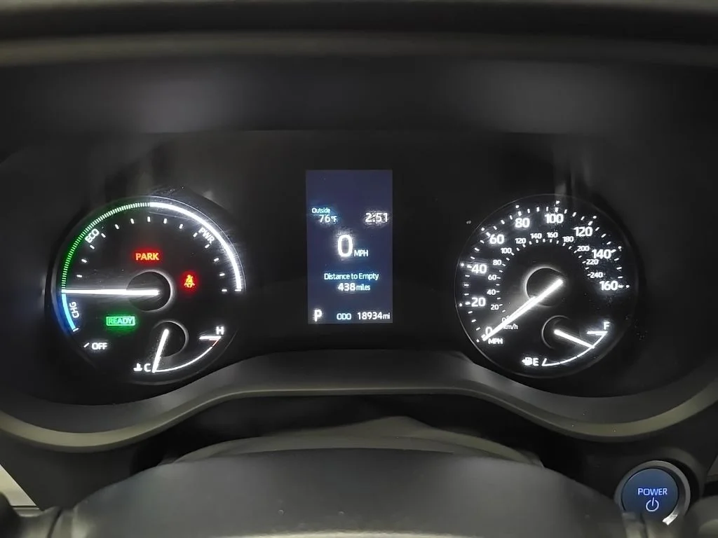 Used 2021 White Toyota XLE image 22