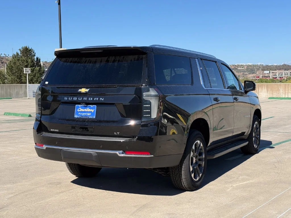 2027 Chevrolet Suburban LT - Photo 6