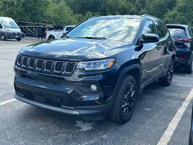 Used 2025 Diamond Black Jeep Latitude image 3