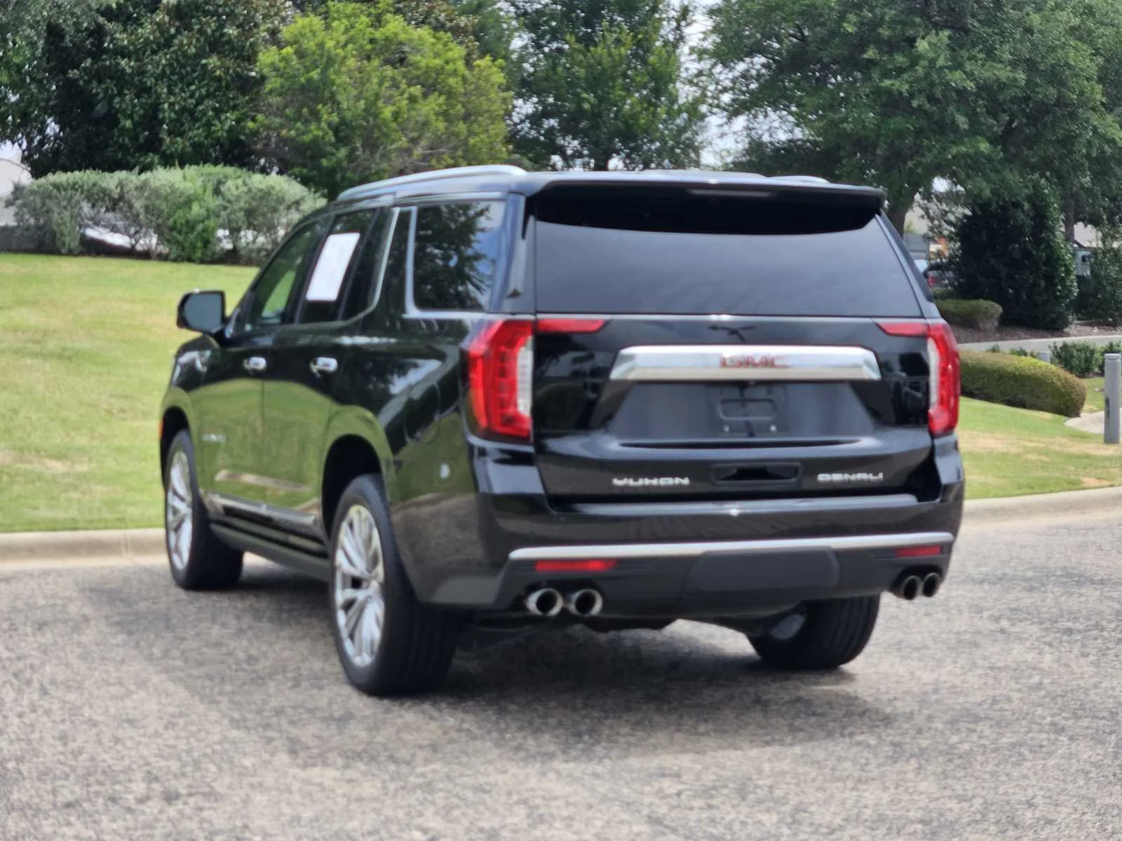 Used 2023 Onyx Black GMC Denali image 3