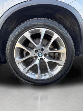 Used 2024 Gray BMW xDrive40i image 11