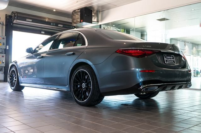 New 2026 MANUFAKTUR Graphite Metallic Mercedes-Benz S 580 image 7