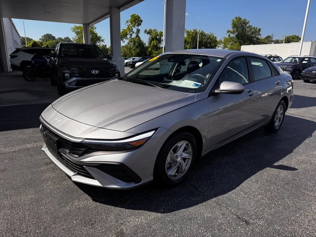Used 2026 Fluid Metal Hyundai SE image 8