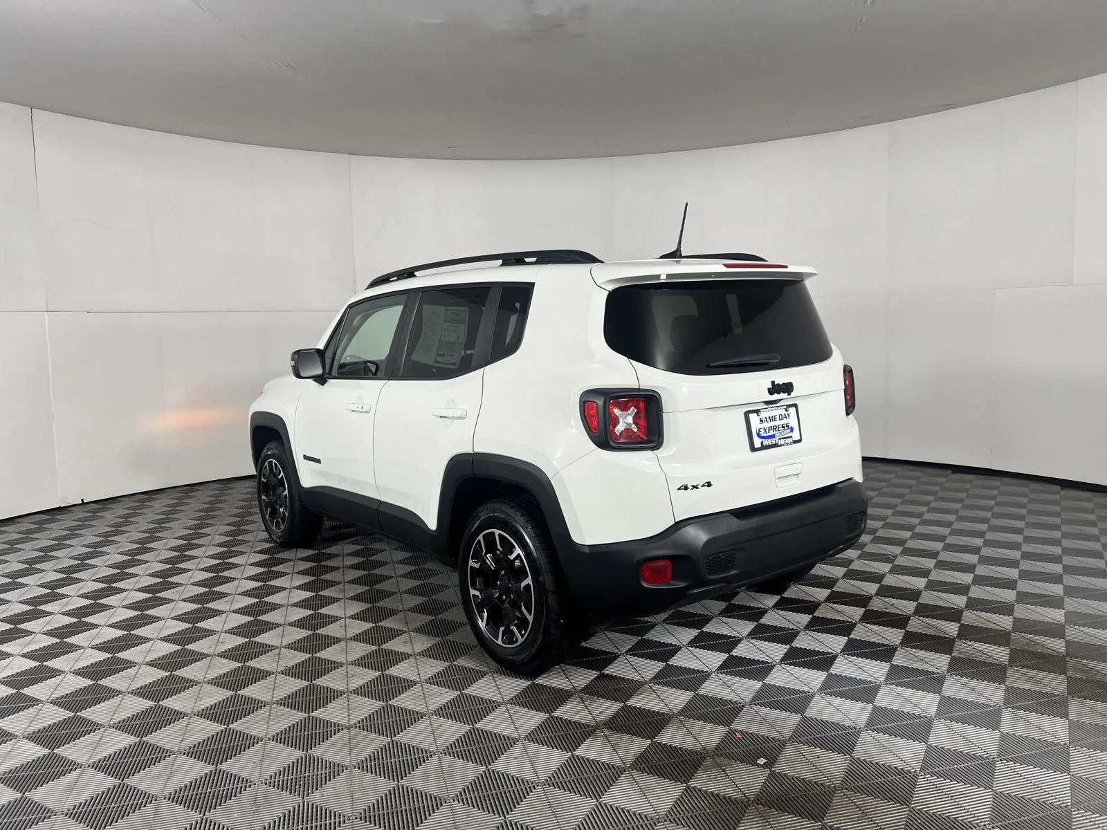 Used 2023  Jeep Upland image 20