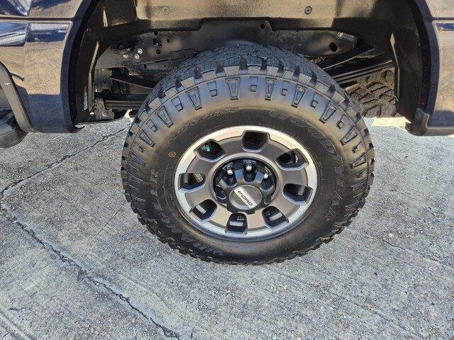 Used 2024 Antimatter Blue Metallic Ford LARIAT image 27