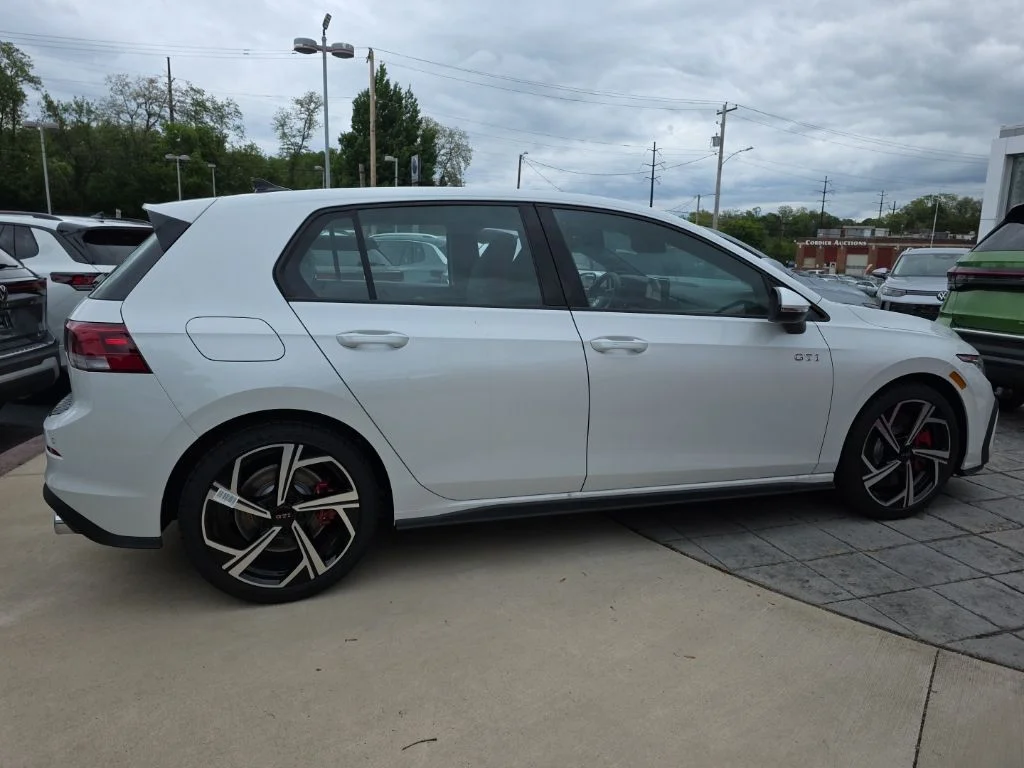 New 2026 Opal White Pearl Volkswagen 2.0T SE image 4