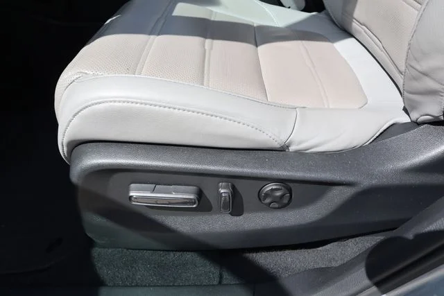 Certified Used 2019 Lunar Silver Metallic Honda EX-L image 16
