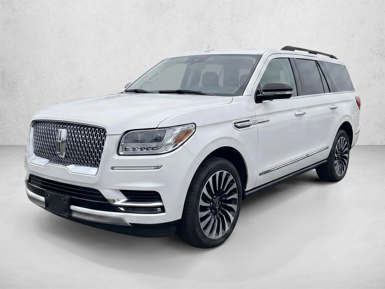 Used 2022 Pristine White Metallic Tri-Coat Lincoln Black Label image 1
