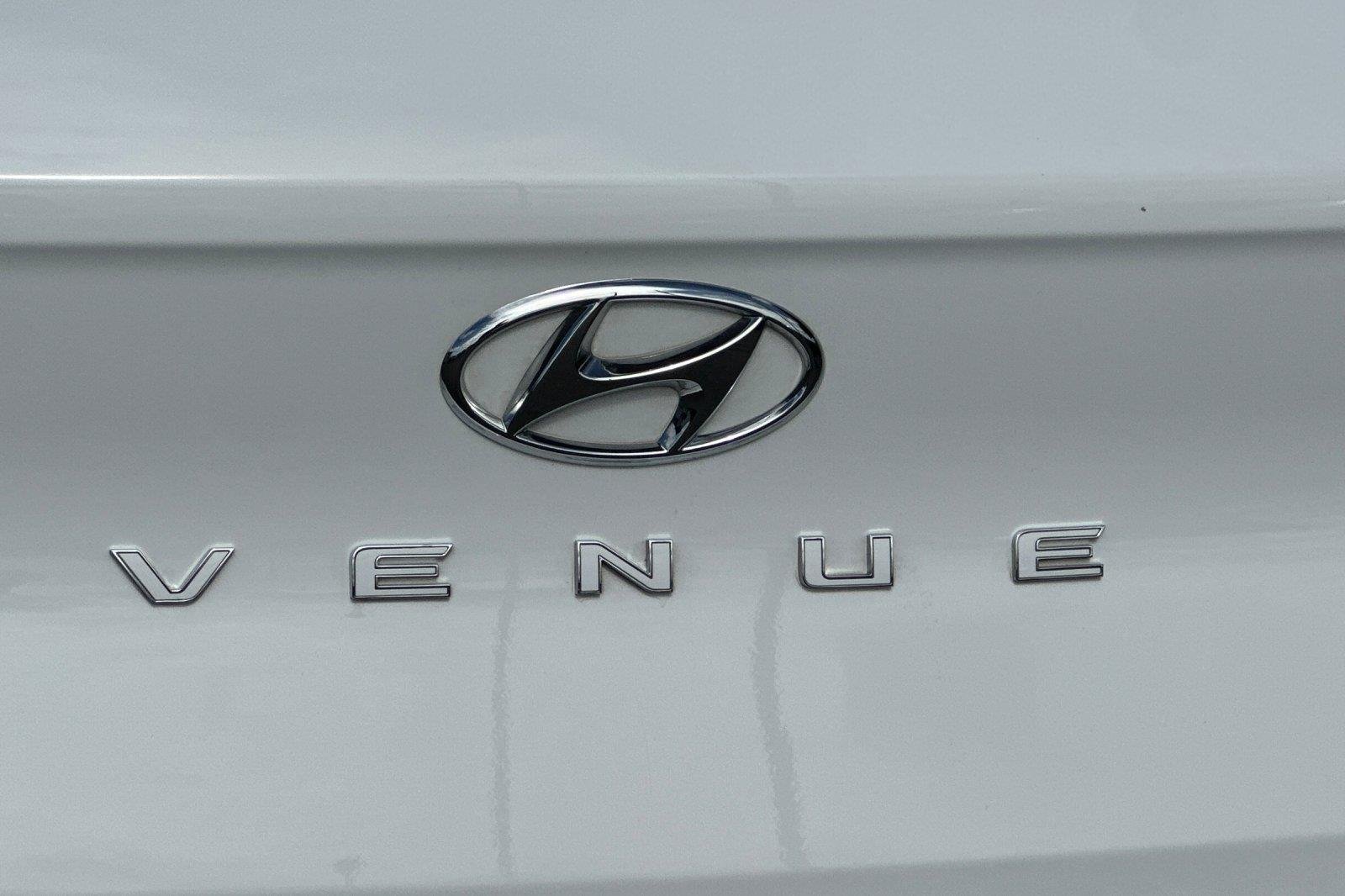 Certified Used 2025 Lunar White Hyundai SEL image 25