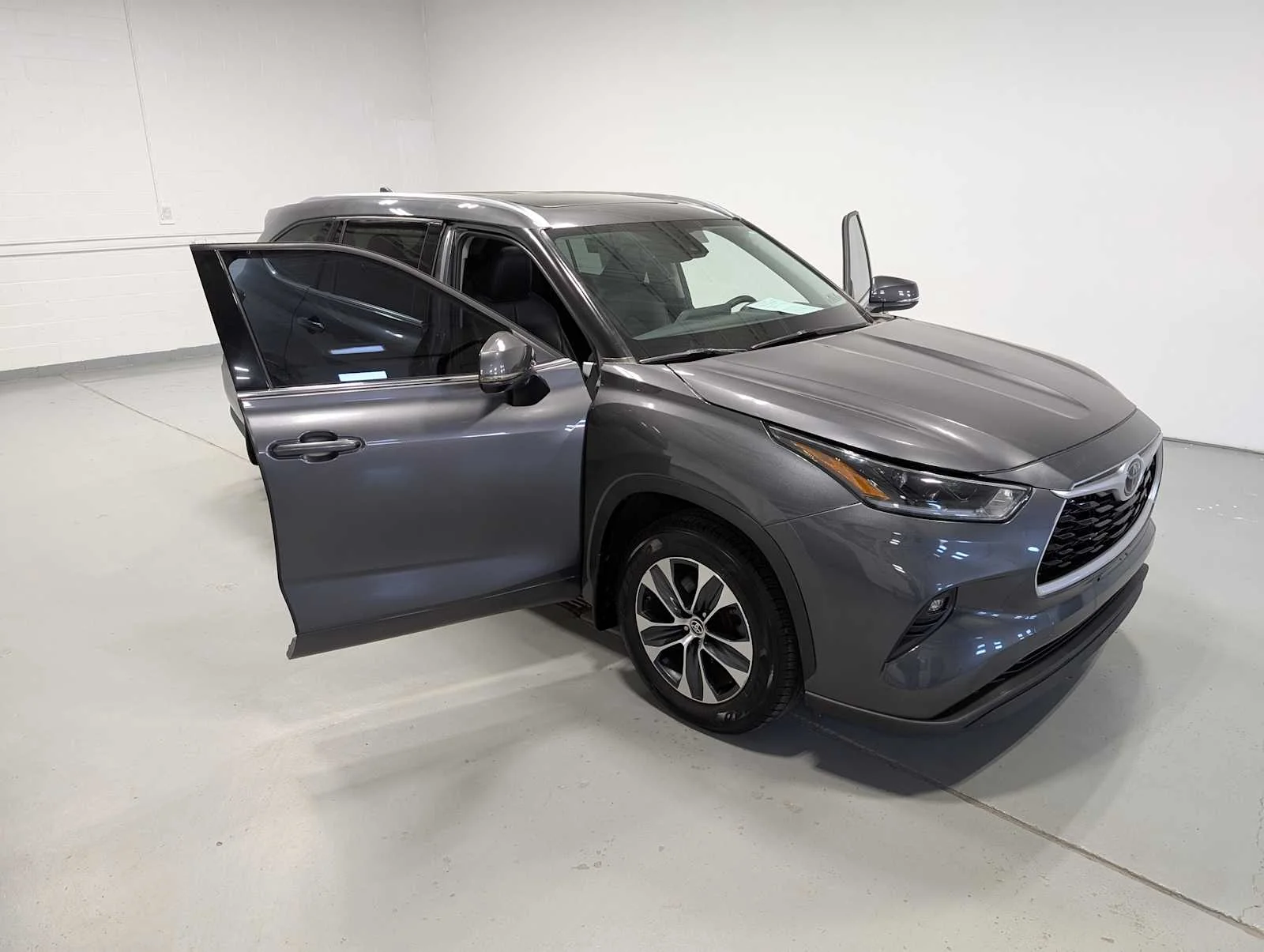 Used 2021 Magnetic Gray Metallic Toyota XLE image 16