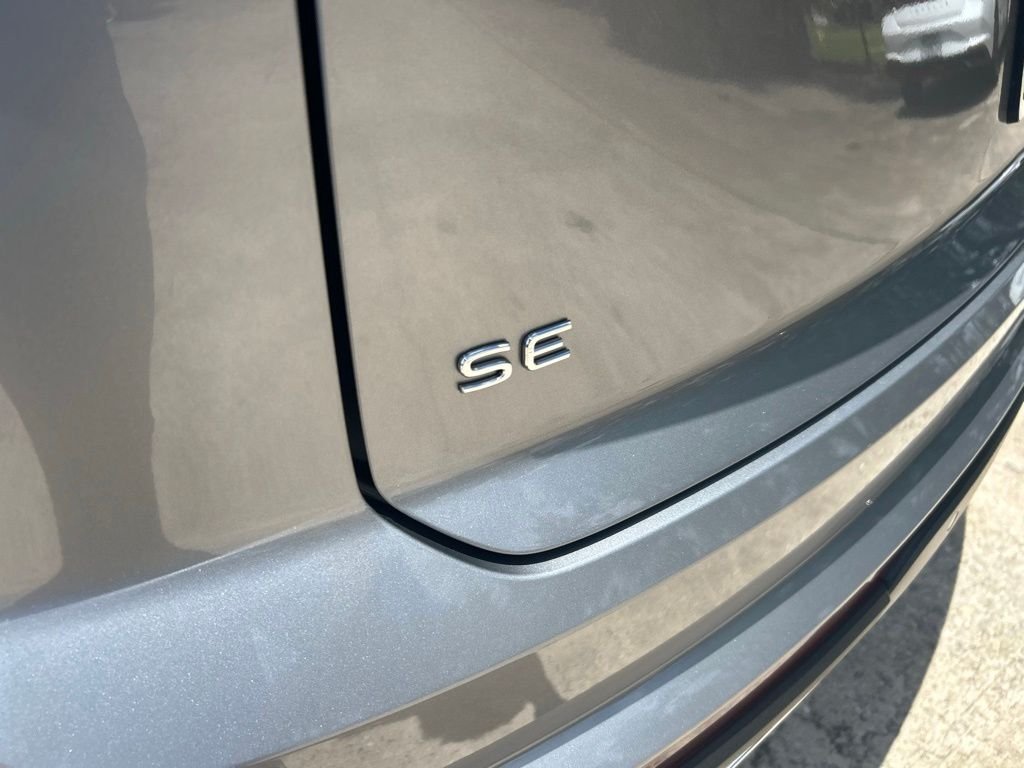 New 2026 Silver Volkswagen 2.0T SE w/Technology image 30