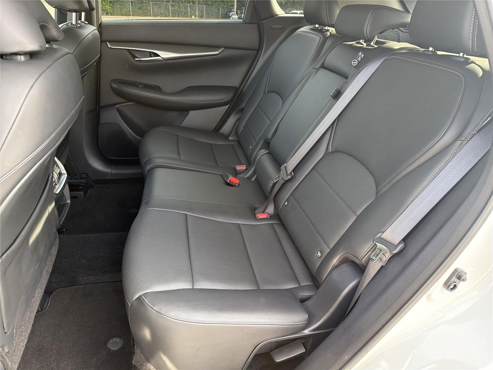 Certified Used 2024 Radiant White INFINITI LUXE image 24
