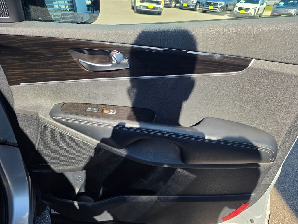 Used 2019 Silver Kia EX image 17