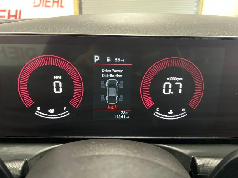 Used 2025 White Hyundai SEL image 24
