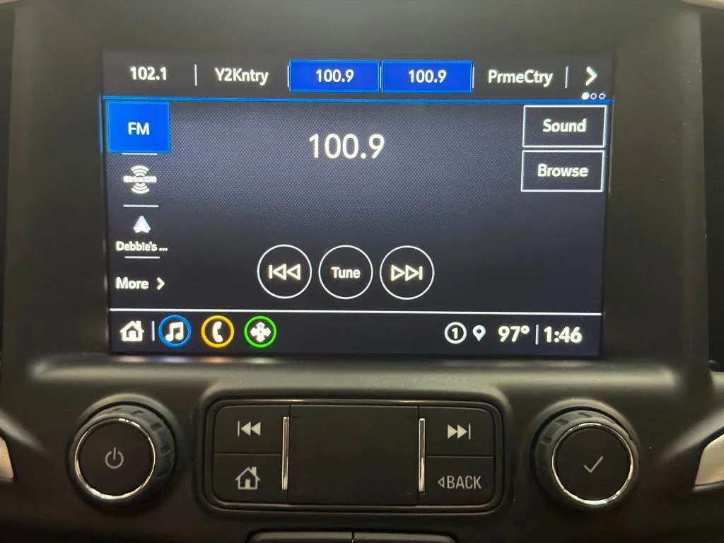 Used 2024 White Frost Tricoat GMC SLT image 15