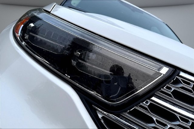 Used 2020 White Ford Limited image 33