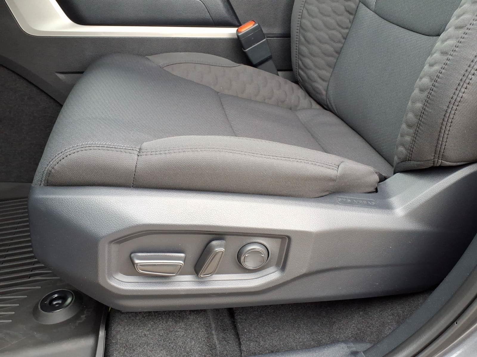 2026 Toyota Tundra SR5 - Photo 17