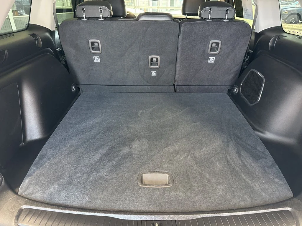Used 2022 White Jeep 4xe image 9