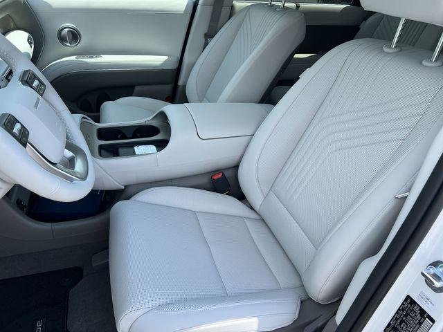 New 2026 White Hyundai Blue SEL 8P image 30