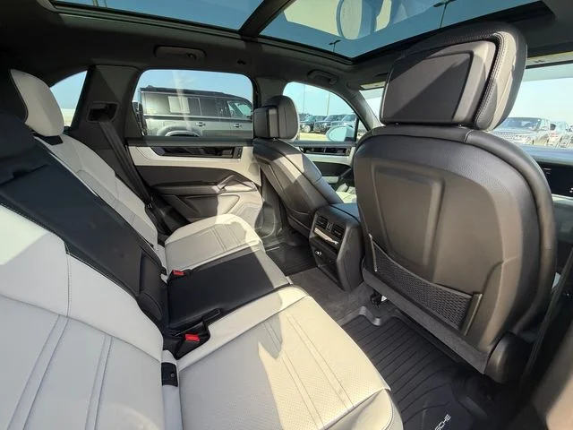 Used 2024  Porsche S image 17