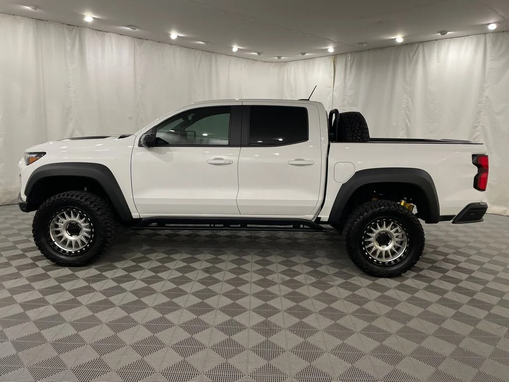 2024 Chevrolet Colorado ZR2 - Photo 9