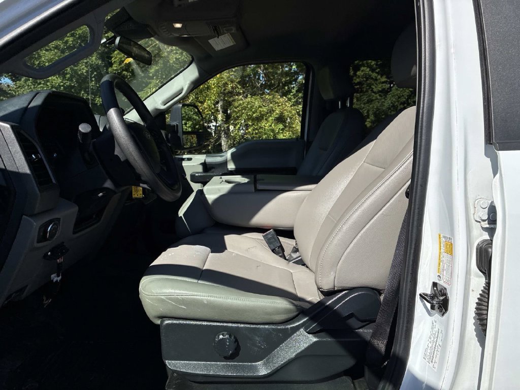 Used 2022 White Ford XL image 23