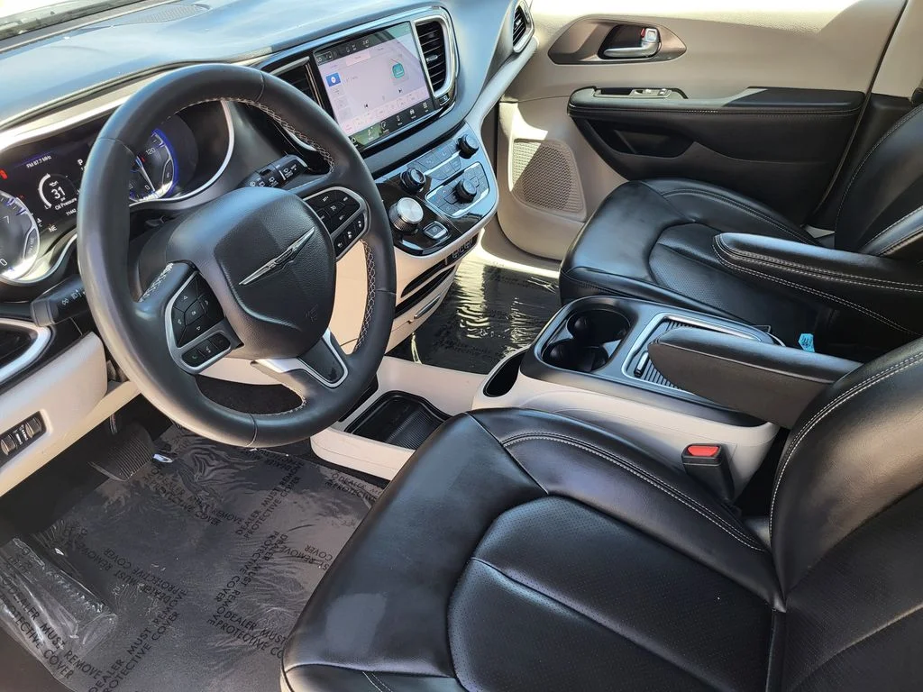 Used 2023 White Chrysler Touring L image 10