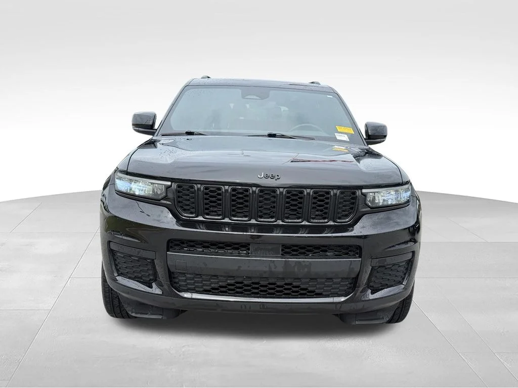 Used 2021 Black Jeep Altitude image 25