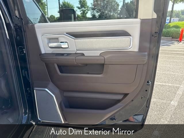 New 2025 Diamond Black Crystal Pearl-Coat Exterior Paint RAM Laramie image 30