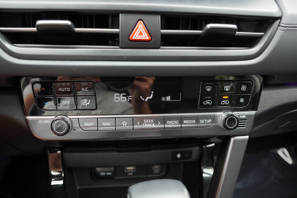 Used 2024 Gravity Gray Kia EX image 27