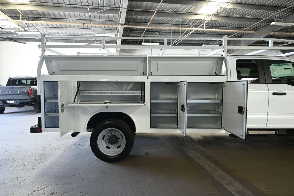 2025 Ford F-450 Super Duty Chassis Cab XL - Photo 36