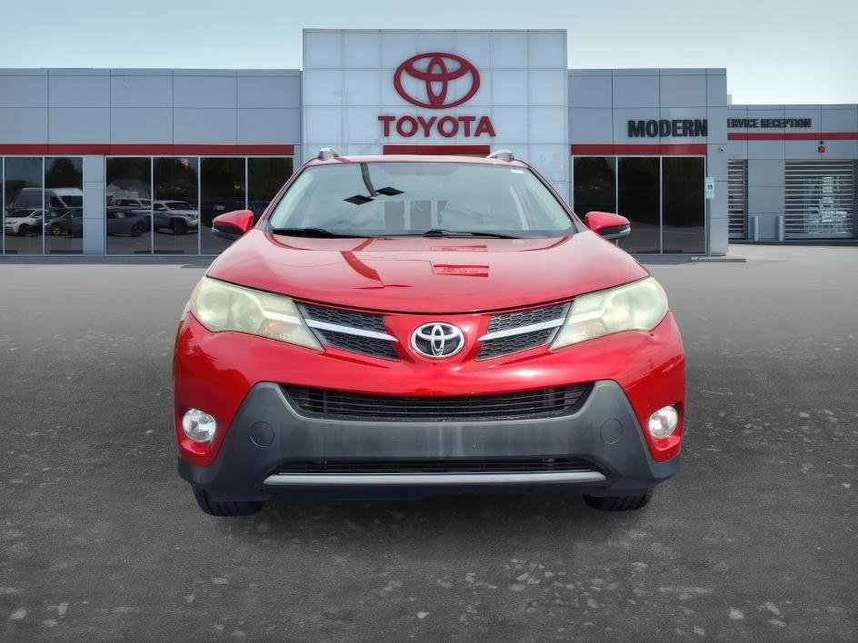 Used 2014 Barcelona Red Metallic Toyota XLE image 9