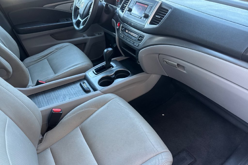 Used 2019 Obsidian Blue Pearl Honda LX image 18