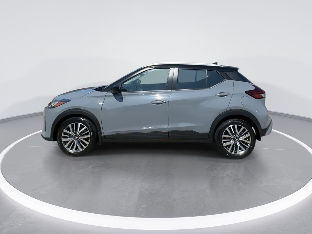Used 2023 Gray Nissan SV image 5