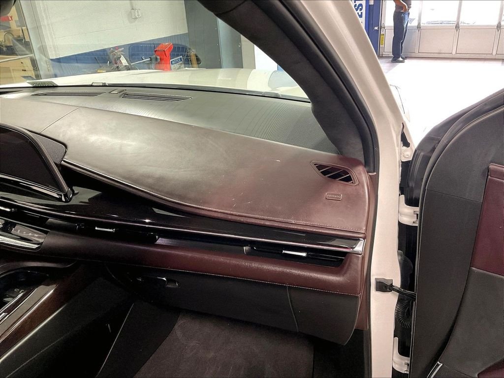 Used 2024 White Cadillac Sport Platinum image 13