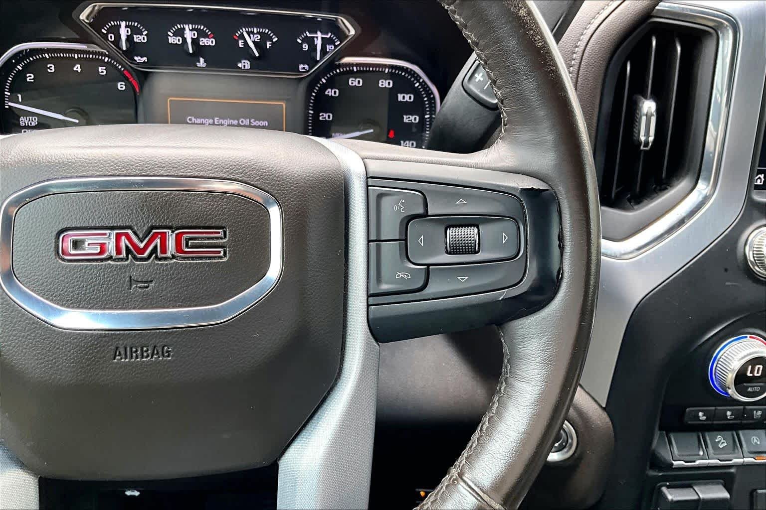 Used 2021 White Frost Tricoat GMC SLT image 26