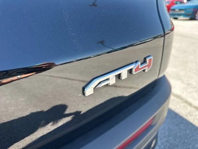 2025 GMC Acadia AT4 - Photo 9