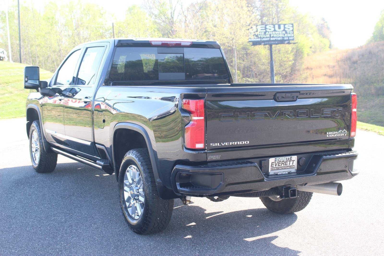 Used 2025 Black Chevrolet High Country image 5