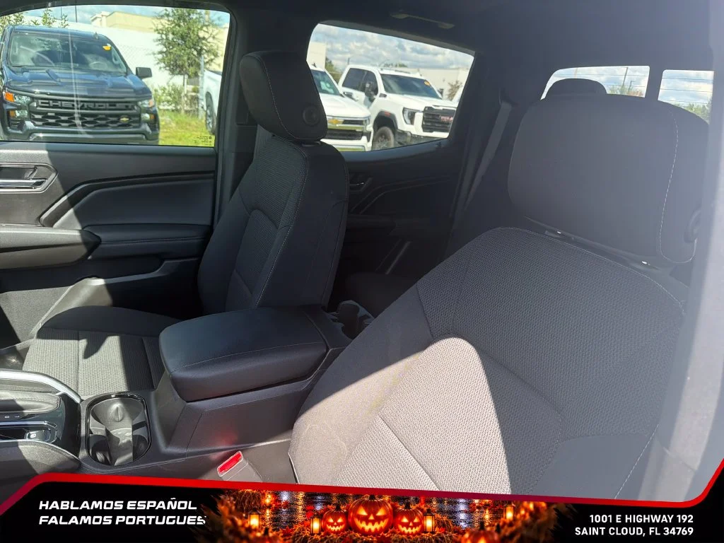 Used 2024 Summit White Chevrolet LT image 17