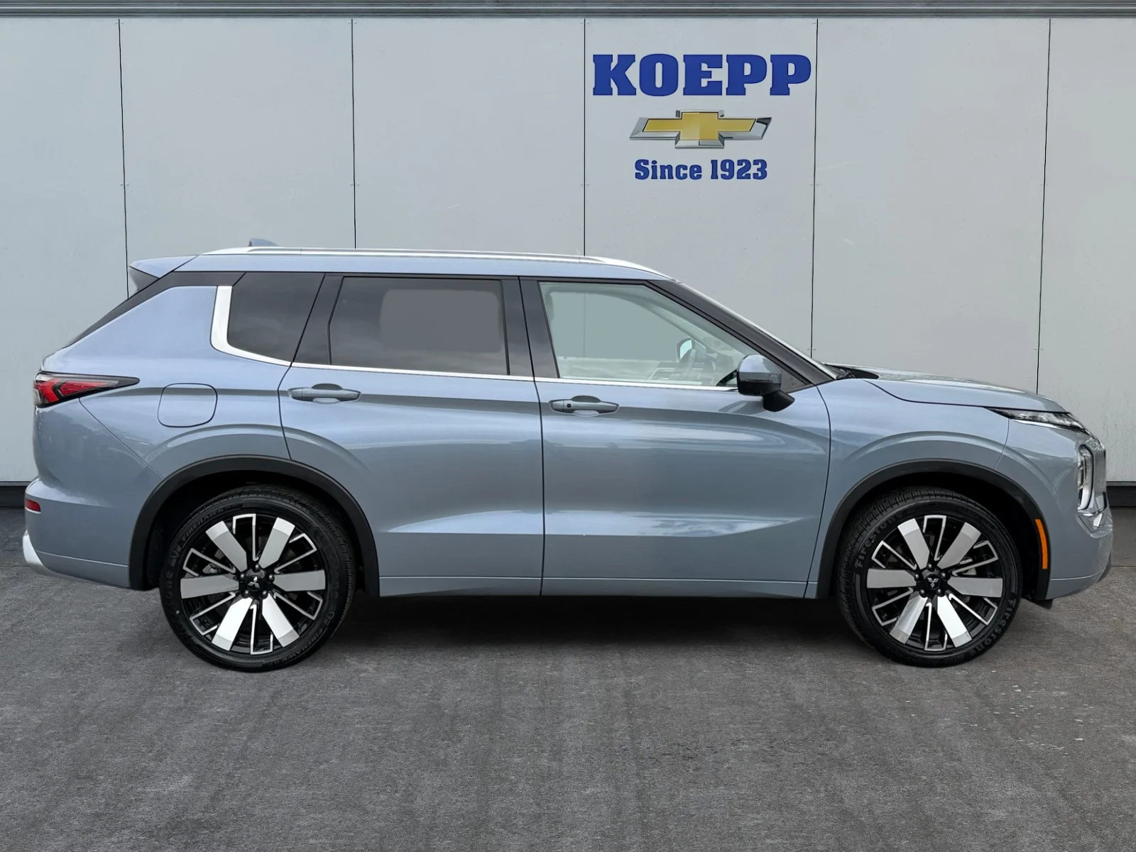 Used 2025 Black Mitsubishi SEL image 6