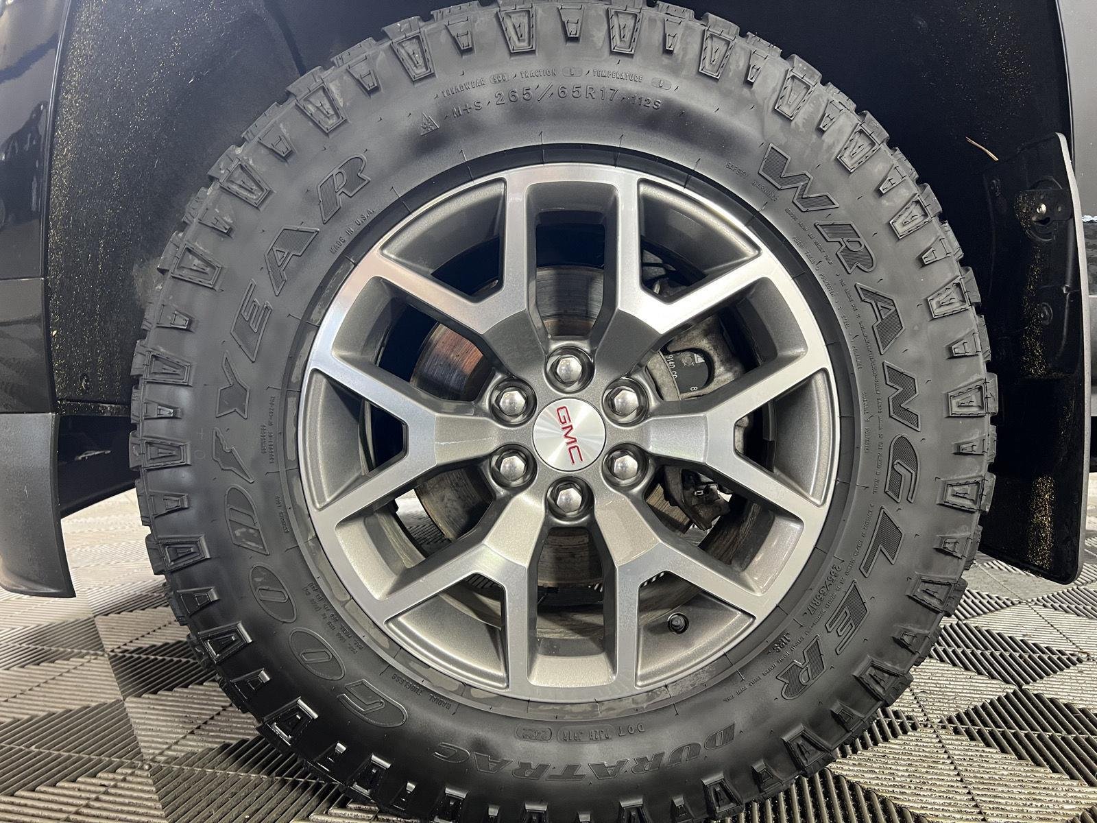 Used 2022 Onyx Black GMC 4WD AT4 w/Leather image 29