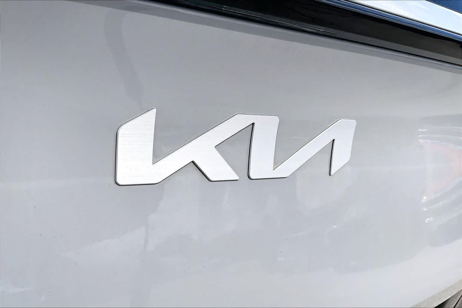 Used 2023 Wolf Gray Kia SX-Prestige image 31