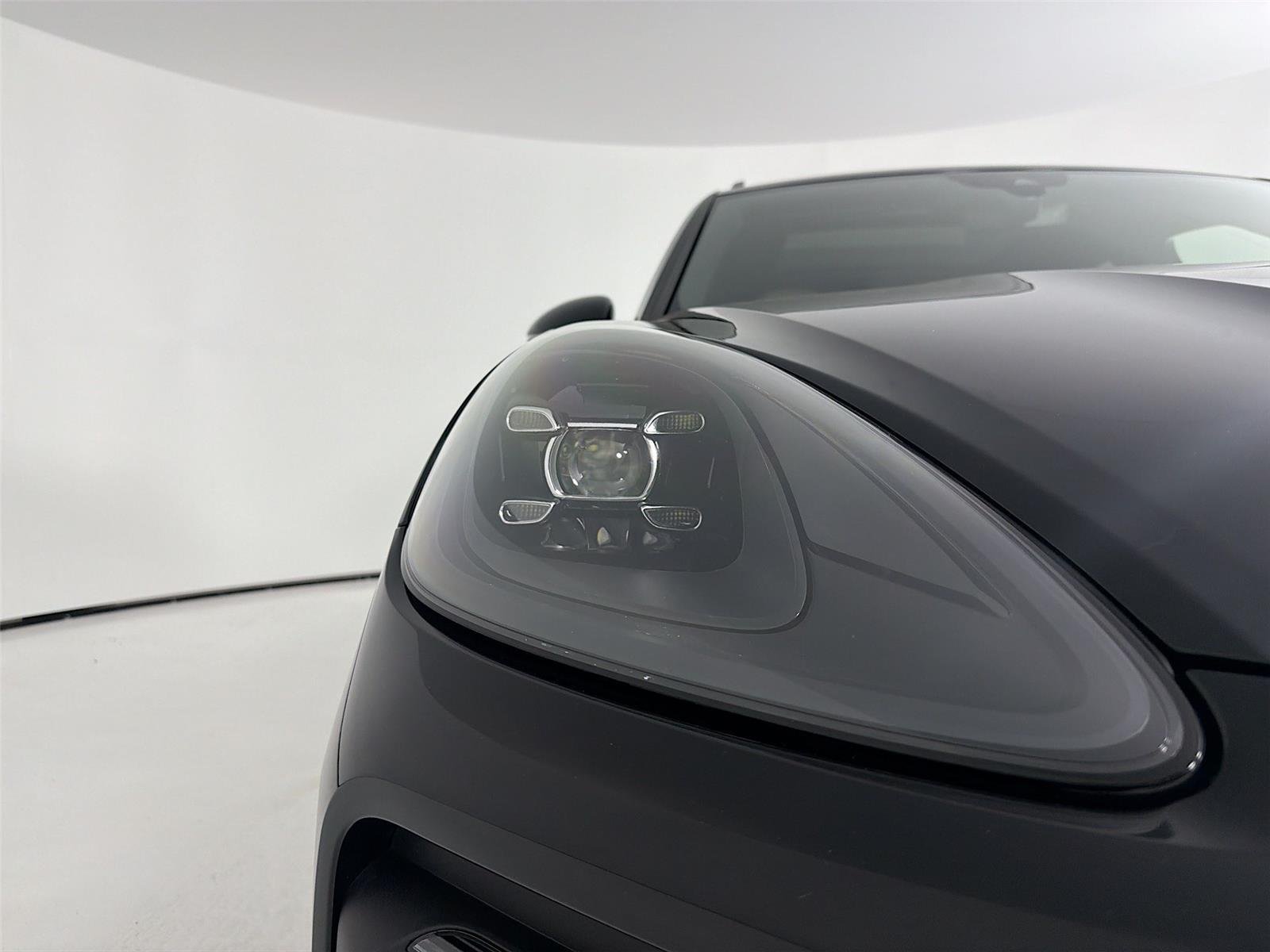Used 2023  Porsche  image 29