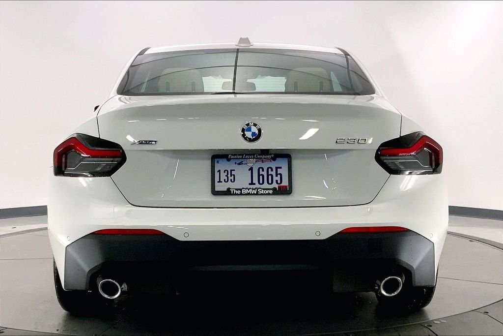 Used 2025 Alpine White BMW  image 3