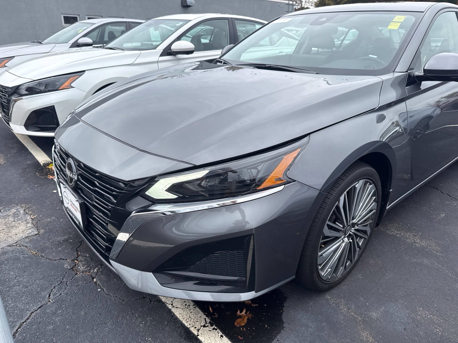 Used 2024 Gun Metallic Nissan 2.5 SL image 5