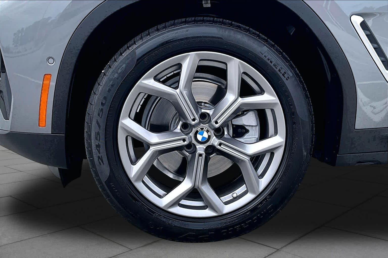 Used 2024 Skyscraper Grey Metallic BMW sDrive30i image 11