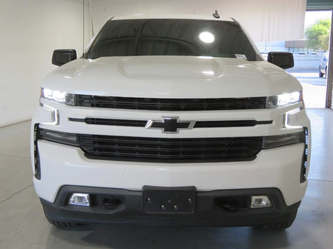 Used 2019 Summit White Chevrolet RST Crew Cab image 2