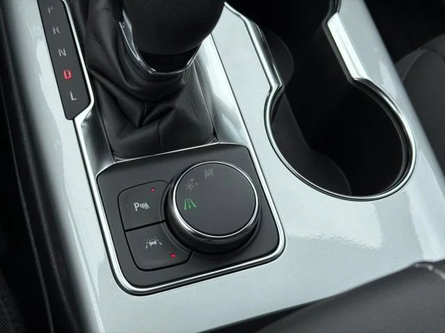 New 2026 Summit White Chevrolet 2LT image 32