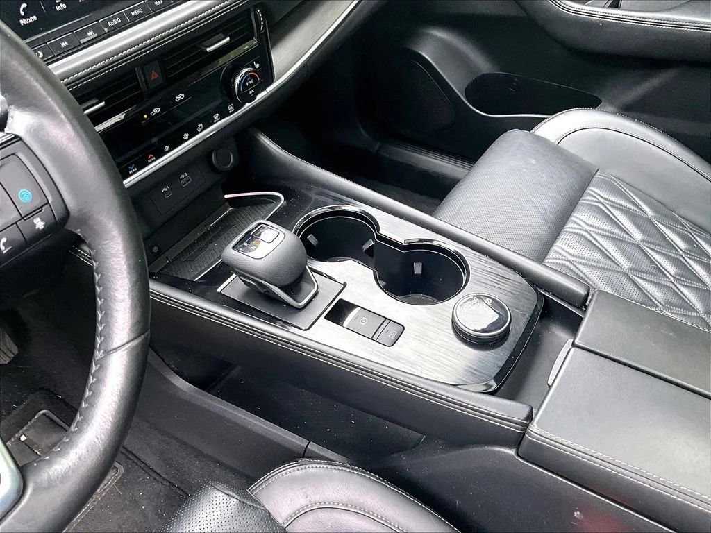 Used 2022 Gold Nissan Platinum image 14