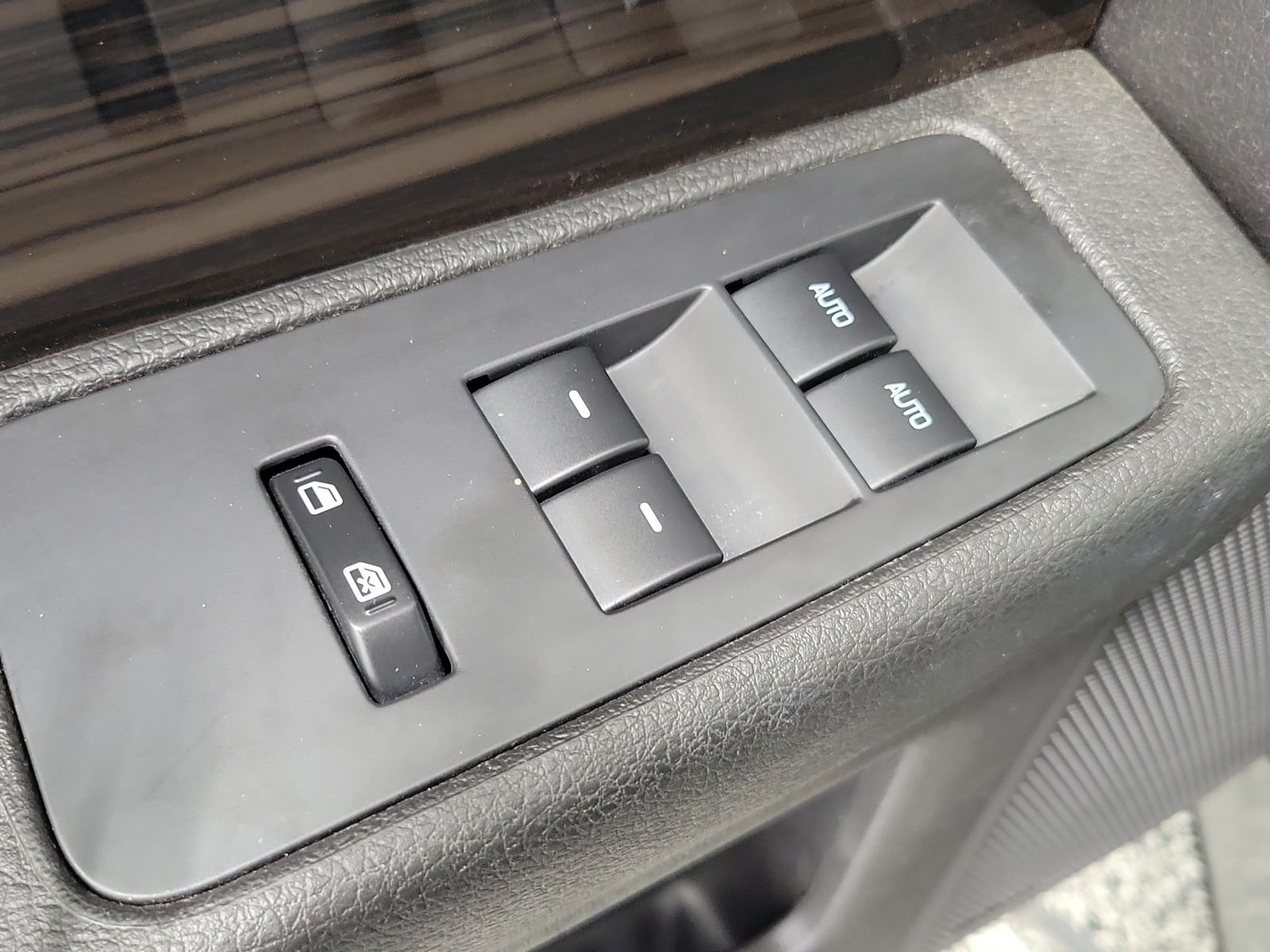 Used 2018 Gray Ford SEL image 10